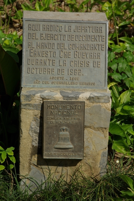 Cuba_1211_013.JPG - eines der Che-Monumente