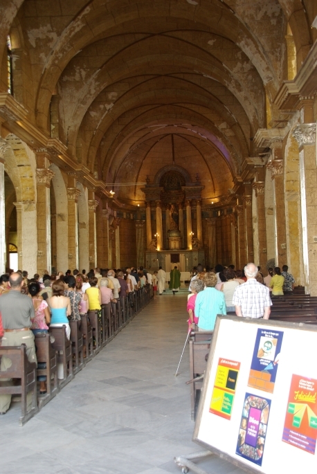 Cuba_1611_023.JPG - Kirchen wieder im "Betrieb" in Cienfuegos
