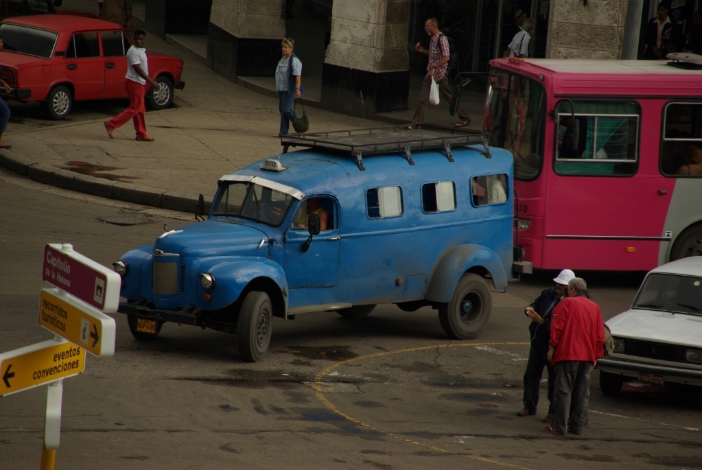 Cuba_2011_048.JPG - Kreuzung in Havanna