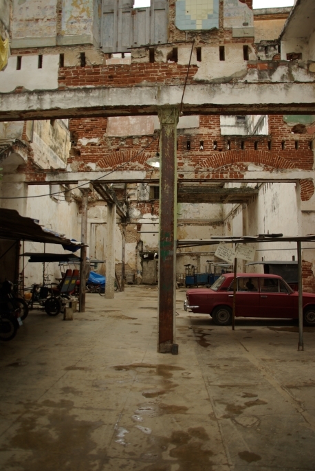 Cuba_2011_053.JPG - eine "Garage"